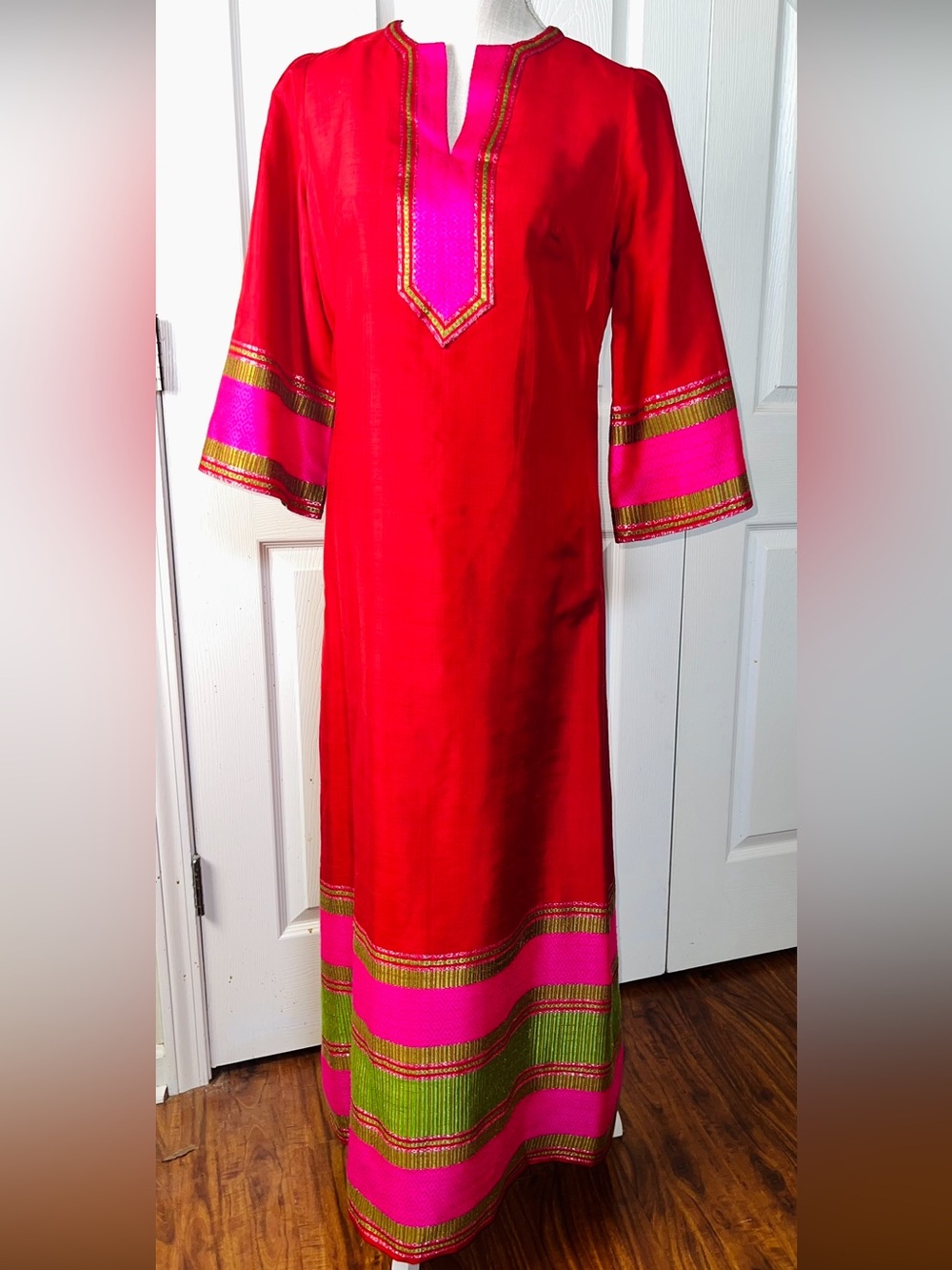 1960’s Star of Siam 100% Thai Silk Caftan Palm Royale Hostess Vintage Maxi Dress